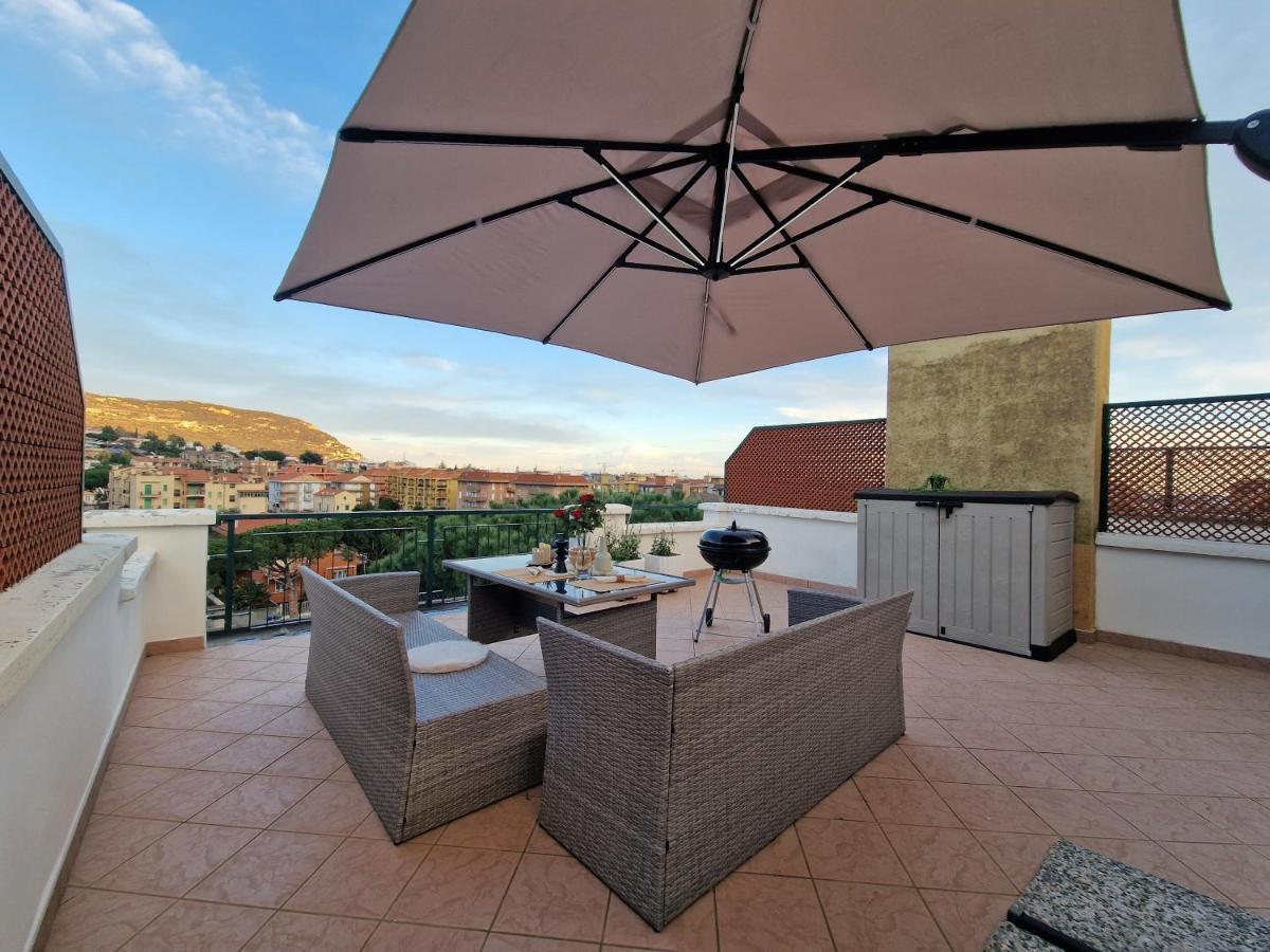 650 Metri Dal Mare - Wifi - Terrazzo - Piscina - A/C Apartman Pietra Ligure Kültér fotó